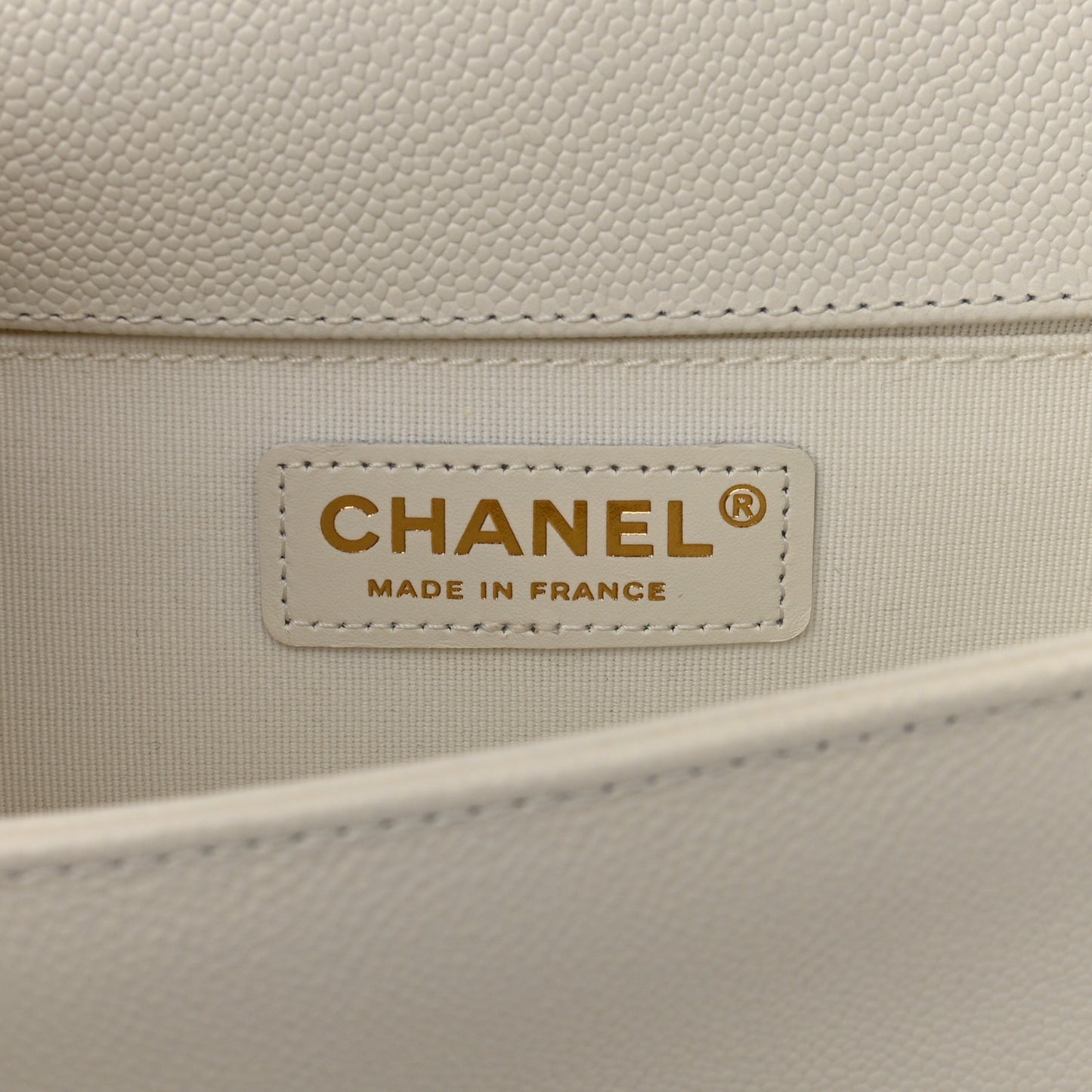 Caviar Quilted Medium Boy Flap White
