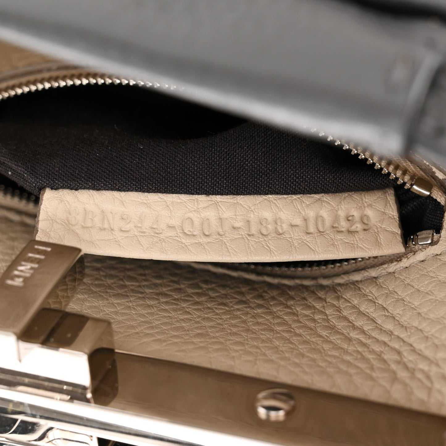 Cuoio Romano Selleria Bi-Color Mini Peekaboo Iconic Satchel Asfalto Latte