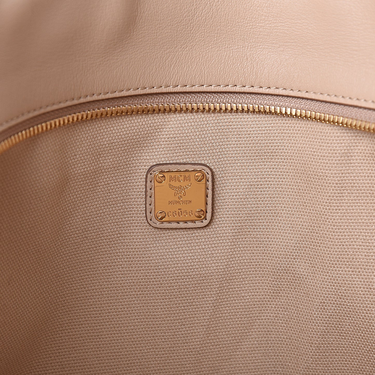 Visetos Medium Rabbit Top Zip Shopper Tote Beige