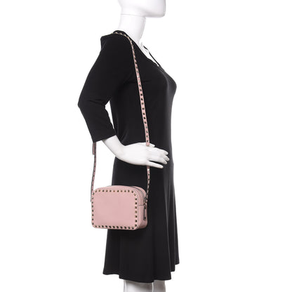 Valentino Garavani Pebbled Calfskin Rockstud Camera Crossbody Bag Cipria 2 of 8