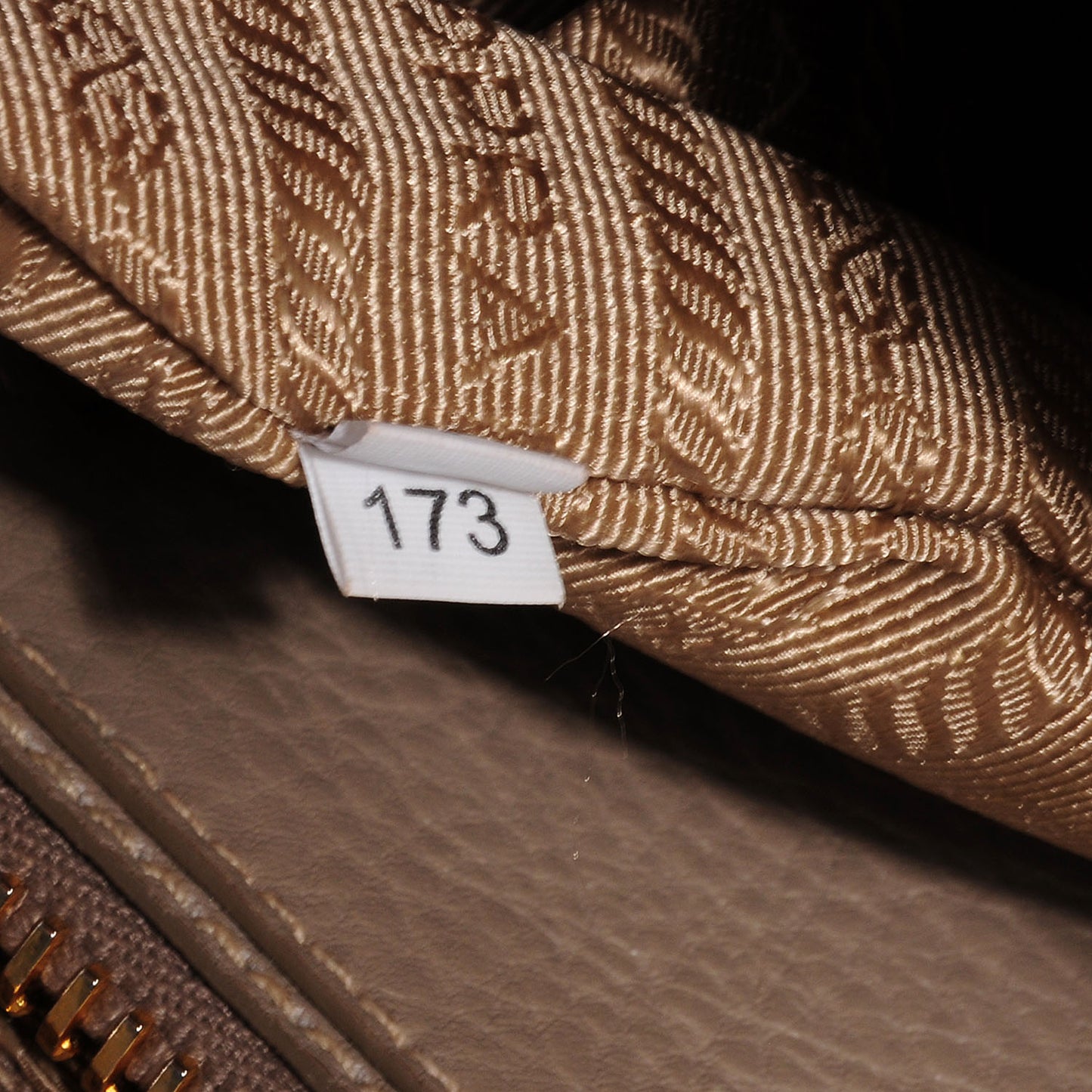 Vitello Daino Executive Tote Argilla