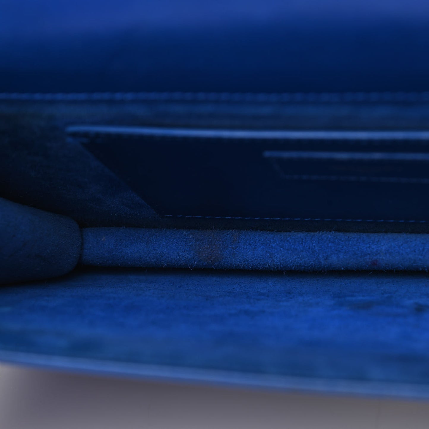 Calfskin Medium Classic Betty Blue