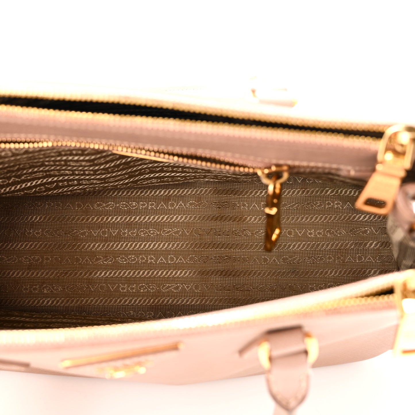 Saffiano Medium Galleria Double Zip Tote Cammeo