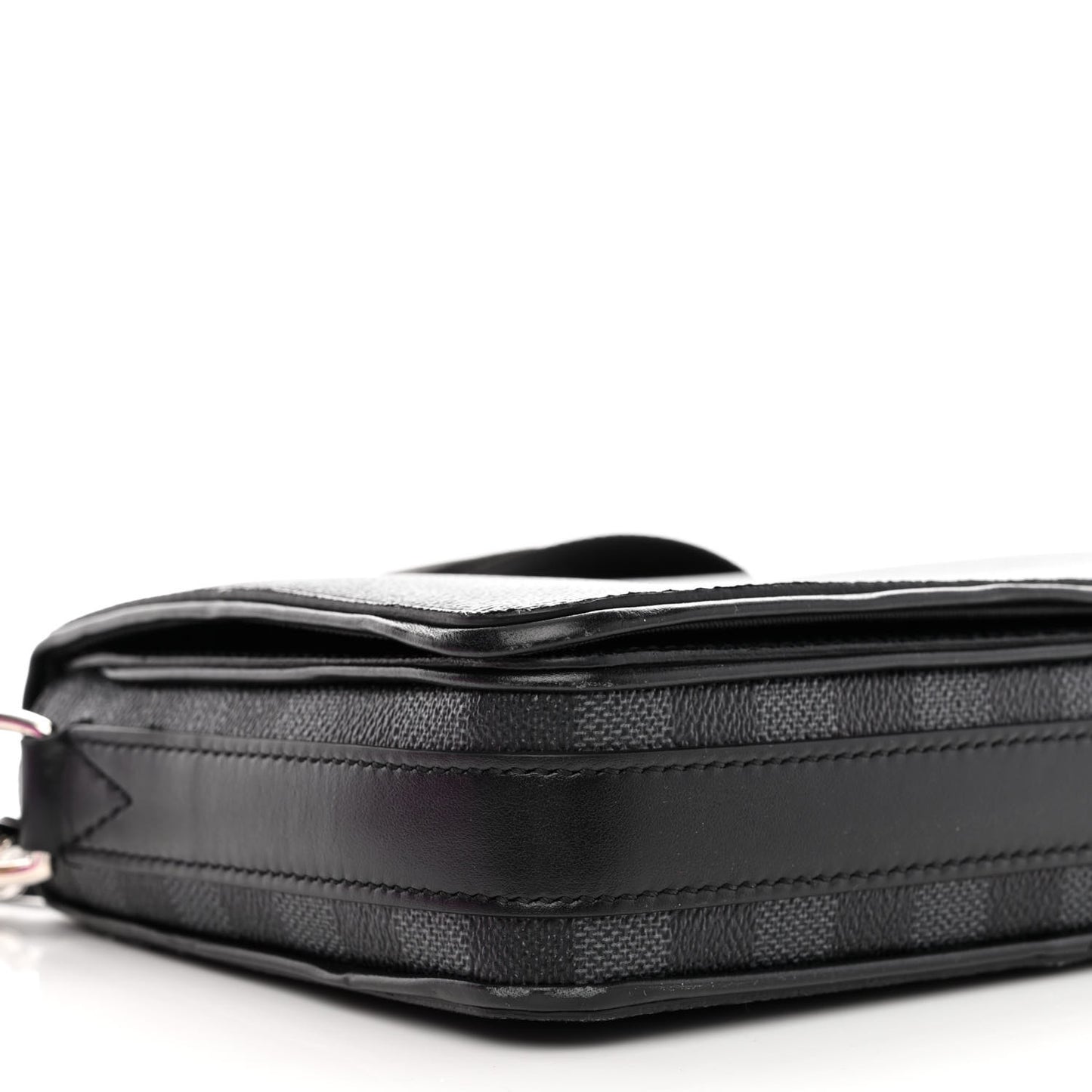 Damier Graphite 3D Studio Messenger
