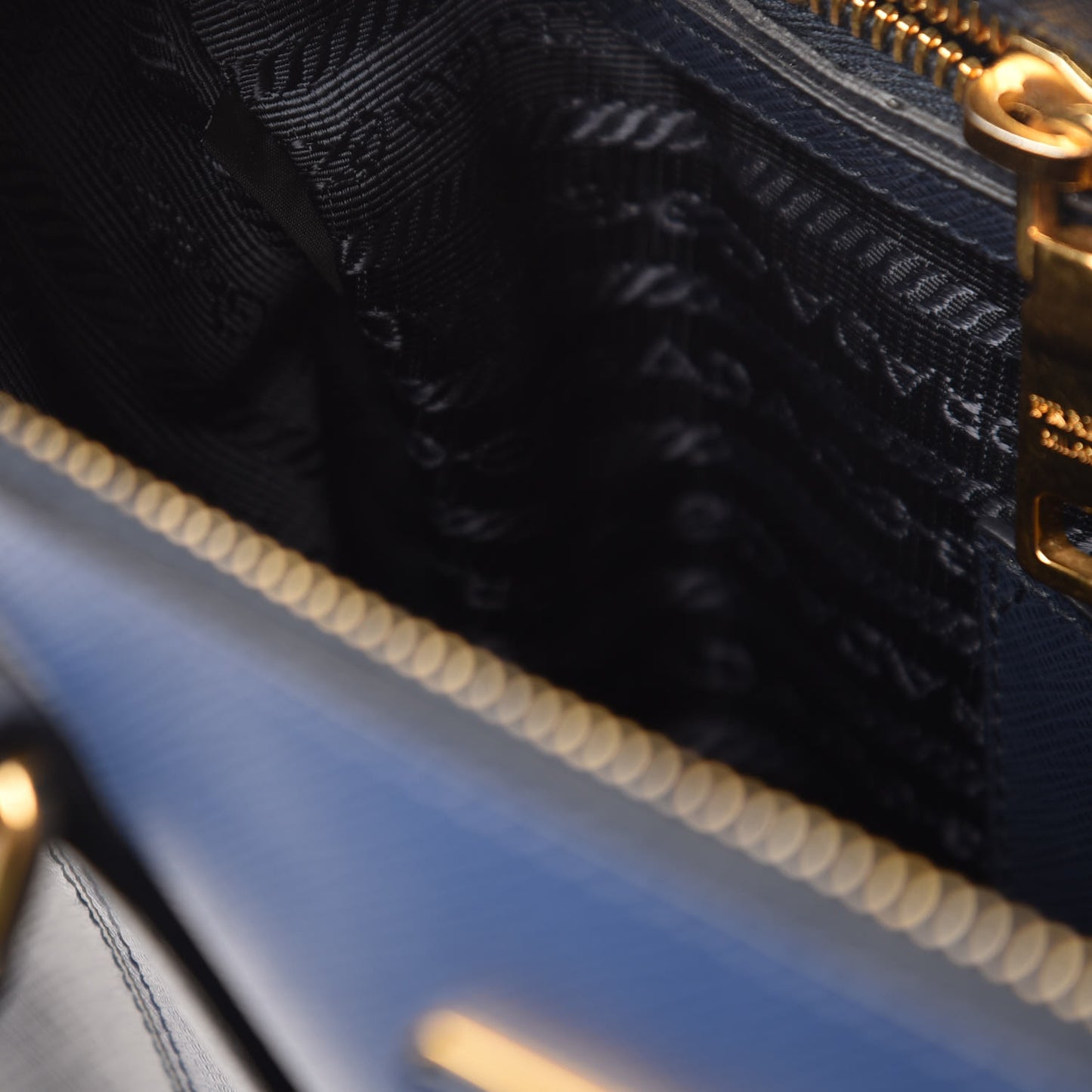 Saffiano Lux Colorblock Medium Galleria Double Zip Tote Baltico Bluette