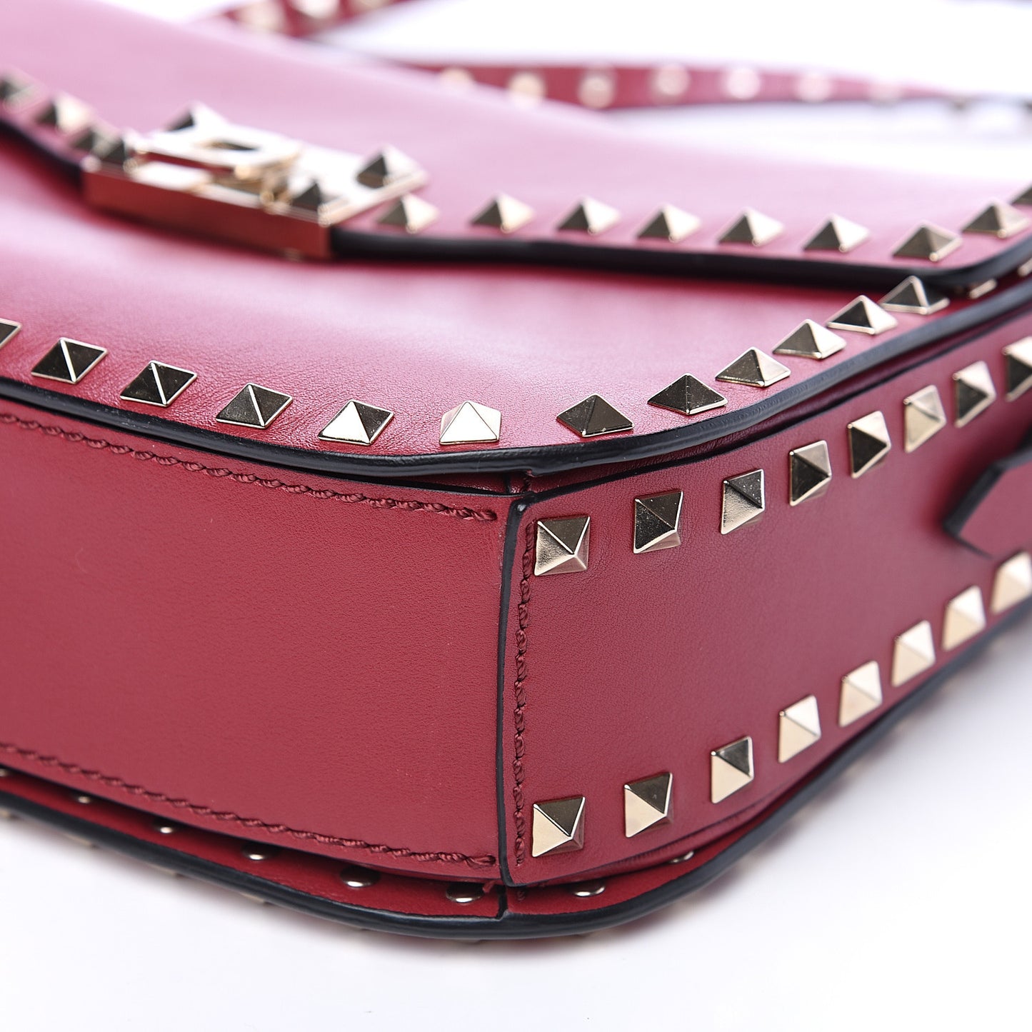 Vitello Medium Rockstud Flap Saddle Bag Scarlet