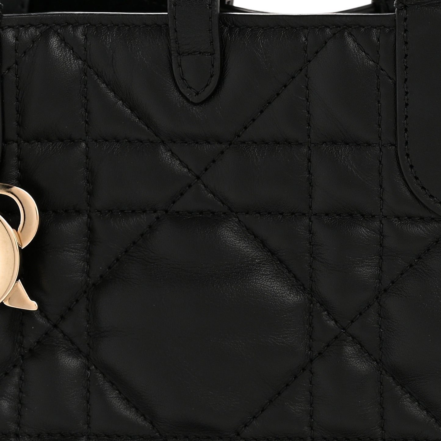 Calfskin Macrocannage Medium Toujours Black