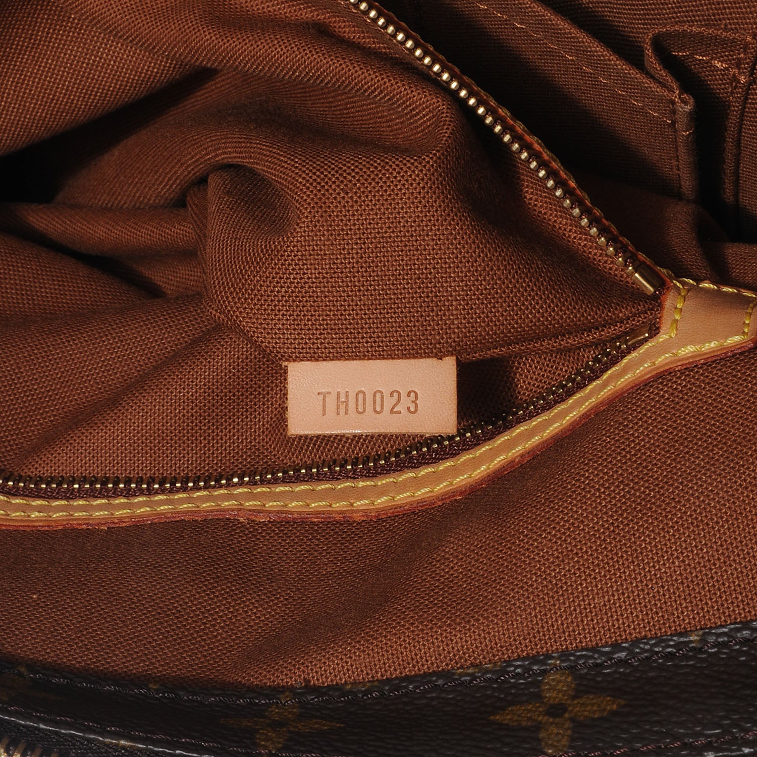 Louis Vuitton Monogram Cabas Mezzo 7 of 8