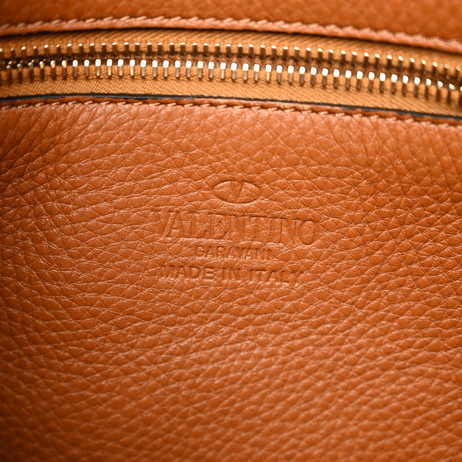 Valentino Garavani Pebbled Calfskin Small Rockstud Flip-Lock Messenger Bag Light Cuir 6 of 9