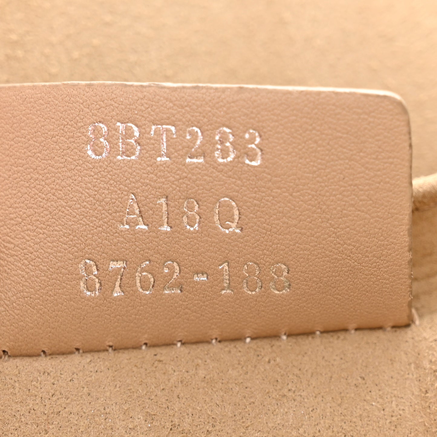 Vitello Liberty Scalloped Studded Kan I Shoulder Bag Grigio Polvere