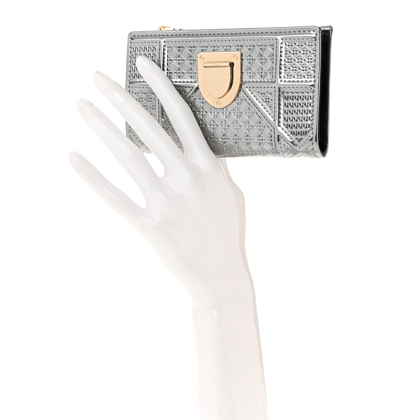 Metallic Patent Micro-Cannage Diorama Medium Wallet Silver