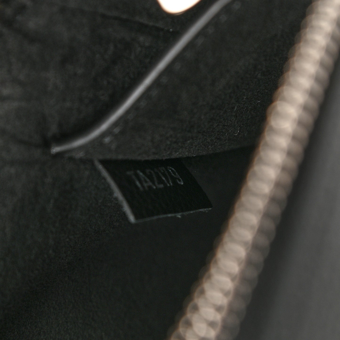 Soft Calfskin My Lockme Pochette Black