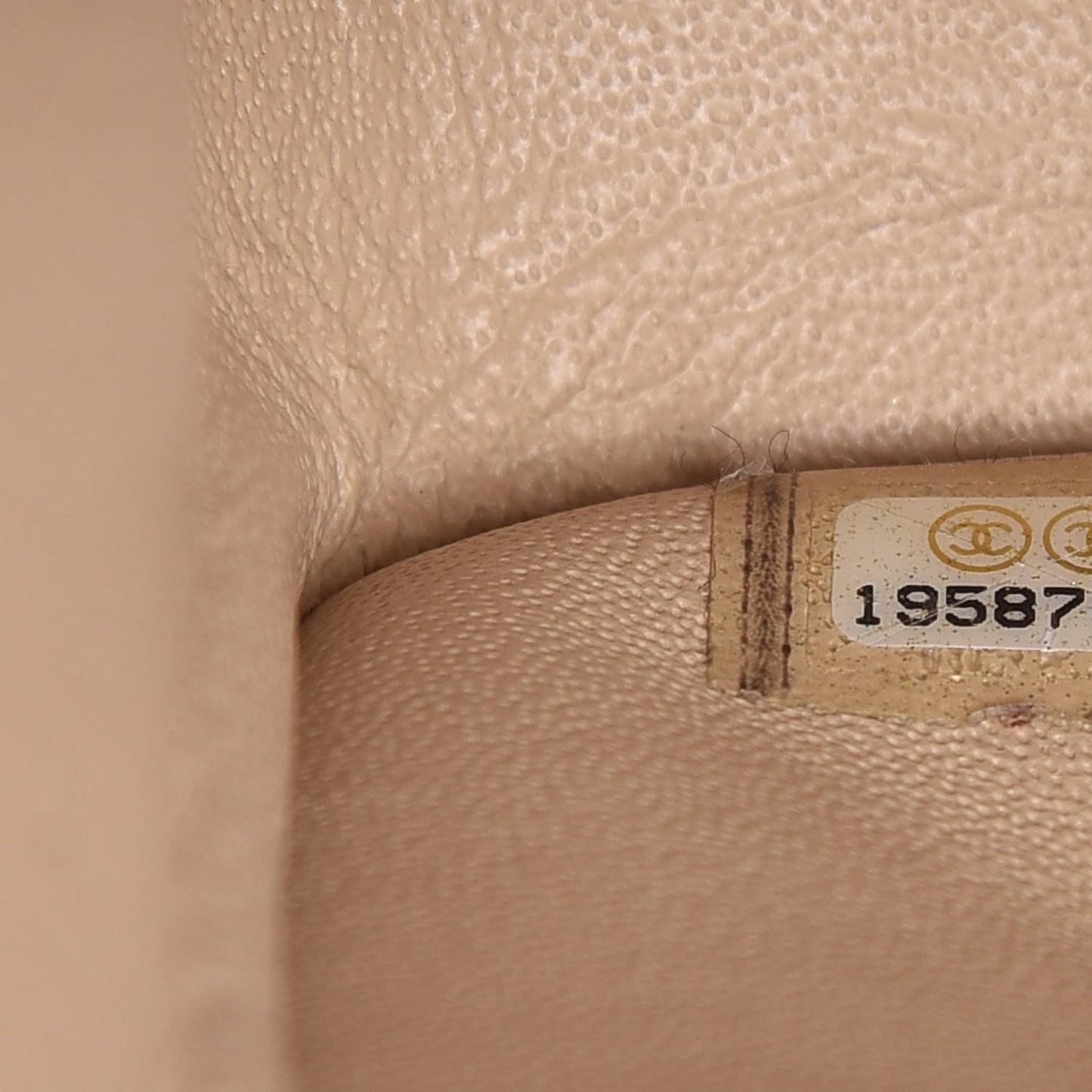 Caviar Quilted Jumbo Double Flap Beige Clair
