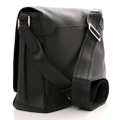 Louis Vuitton Taiga Roman MM Messenger Black 3 of 9