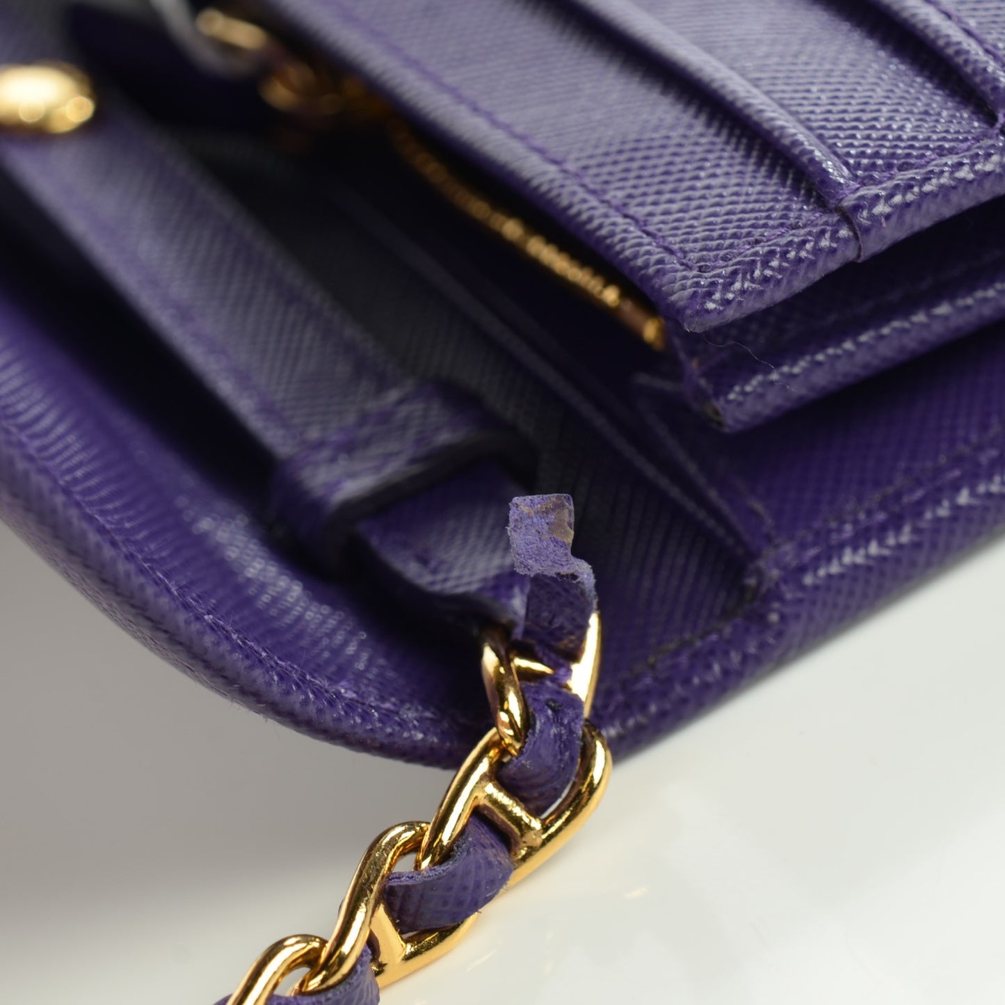 Saffiano Metal Oro Chain Wallet Viola