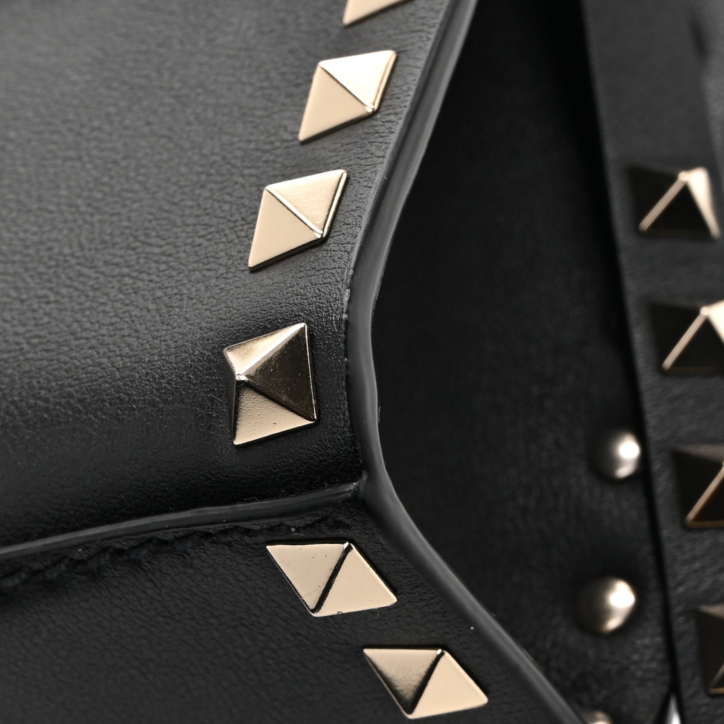 Vitello Medium Rockstud Flip Lock Crossbody Bag Black