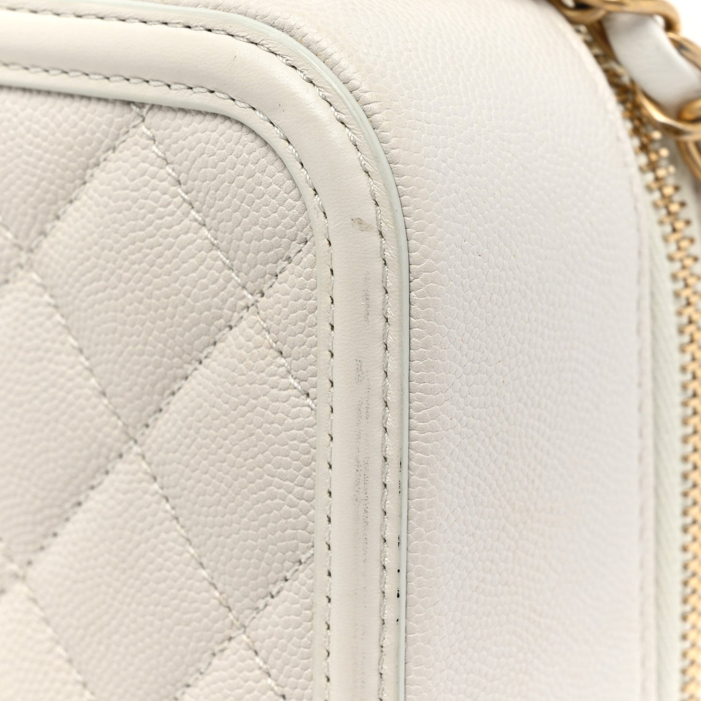 Caviar Quilted Medium CC Filigree Vanity Case White