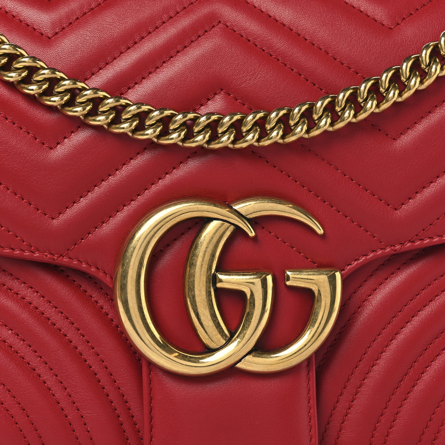 Calfskin Matelasse Medium GG Marmont Shoulder Bag Hibiscus Red