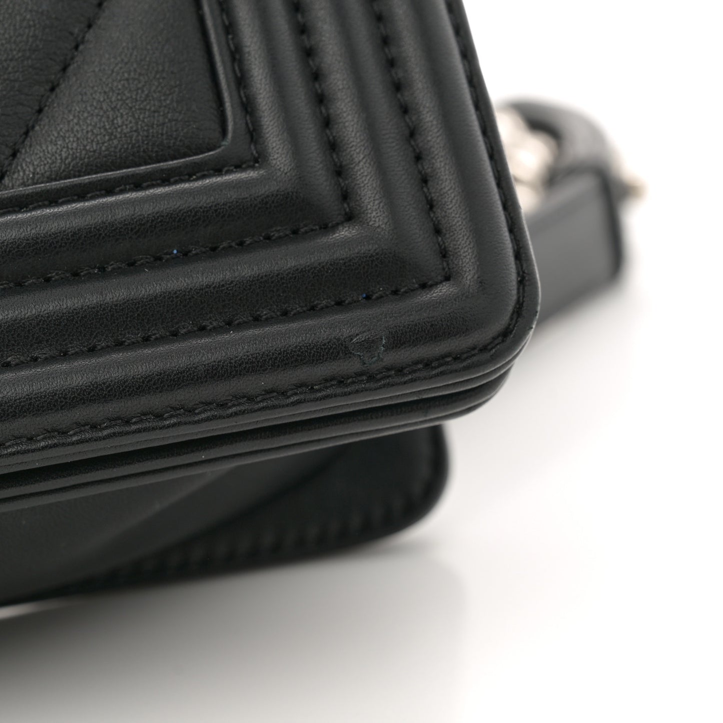 Lambskin Chevron Quilted Small Boy Flap Black