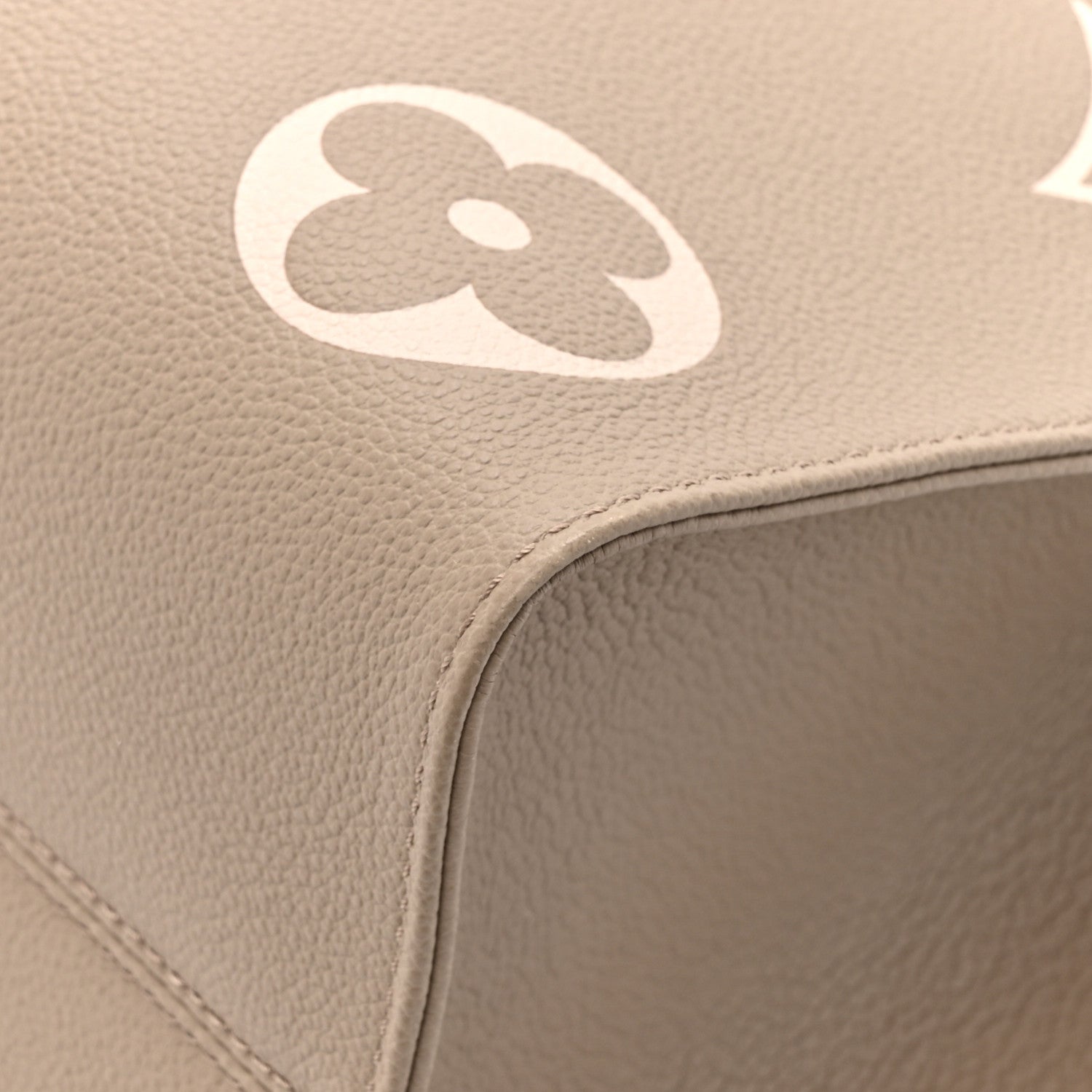 Louis Vuitton Empreinte Monogram Giant Onthego MM Tourterelle Creme 11 of 14