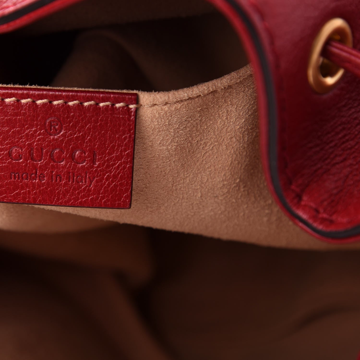 Gucci Piuma Lux Energy Medium Re(Belle) Convertible Bucket Bag Hibiscus Red 5 of 9