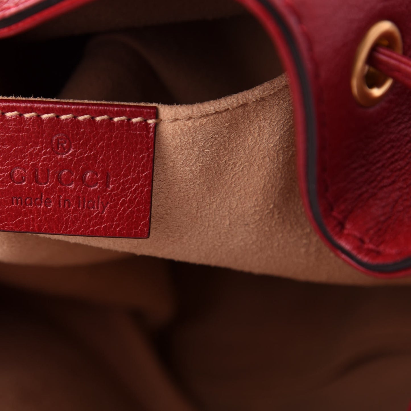 Piuma Lux Energy Medium Re(Belle) Convertible Bucket Bag Hibiscus Red
