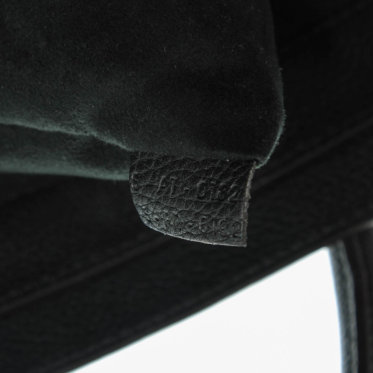 Drummed Calfskin Medium Luggage Black