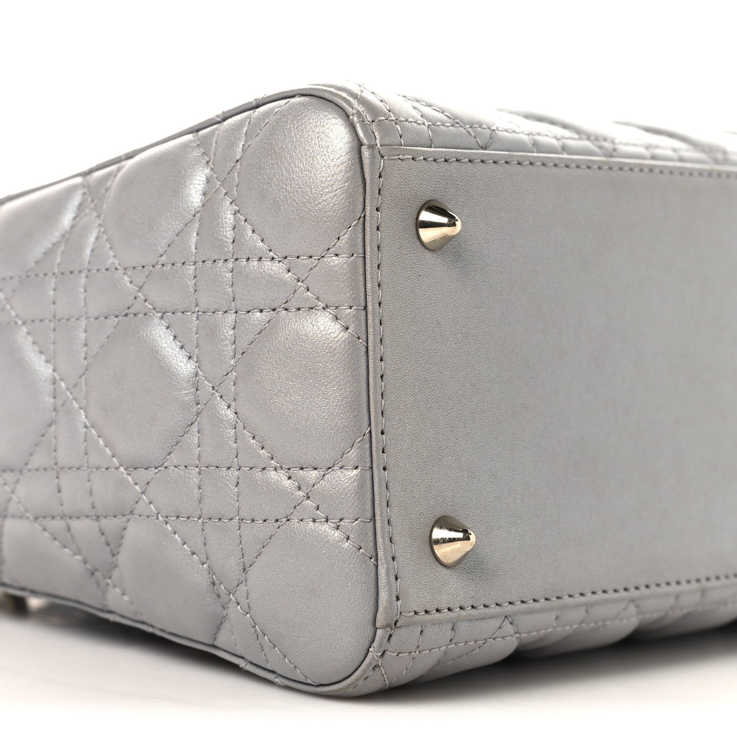 Pearly Lambskin Cannage Medium Lady Dior Grey