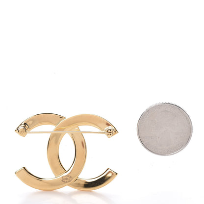 Chanel Metal Paris Button CC Large Brooch Gold 2 of 4