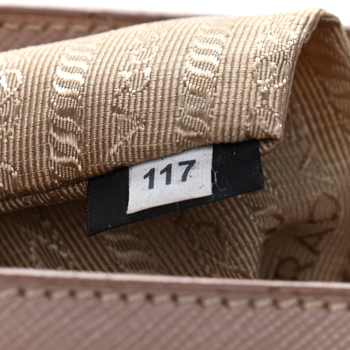 Saffiano Lux Medium Tote Cammeo