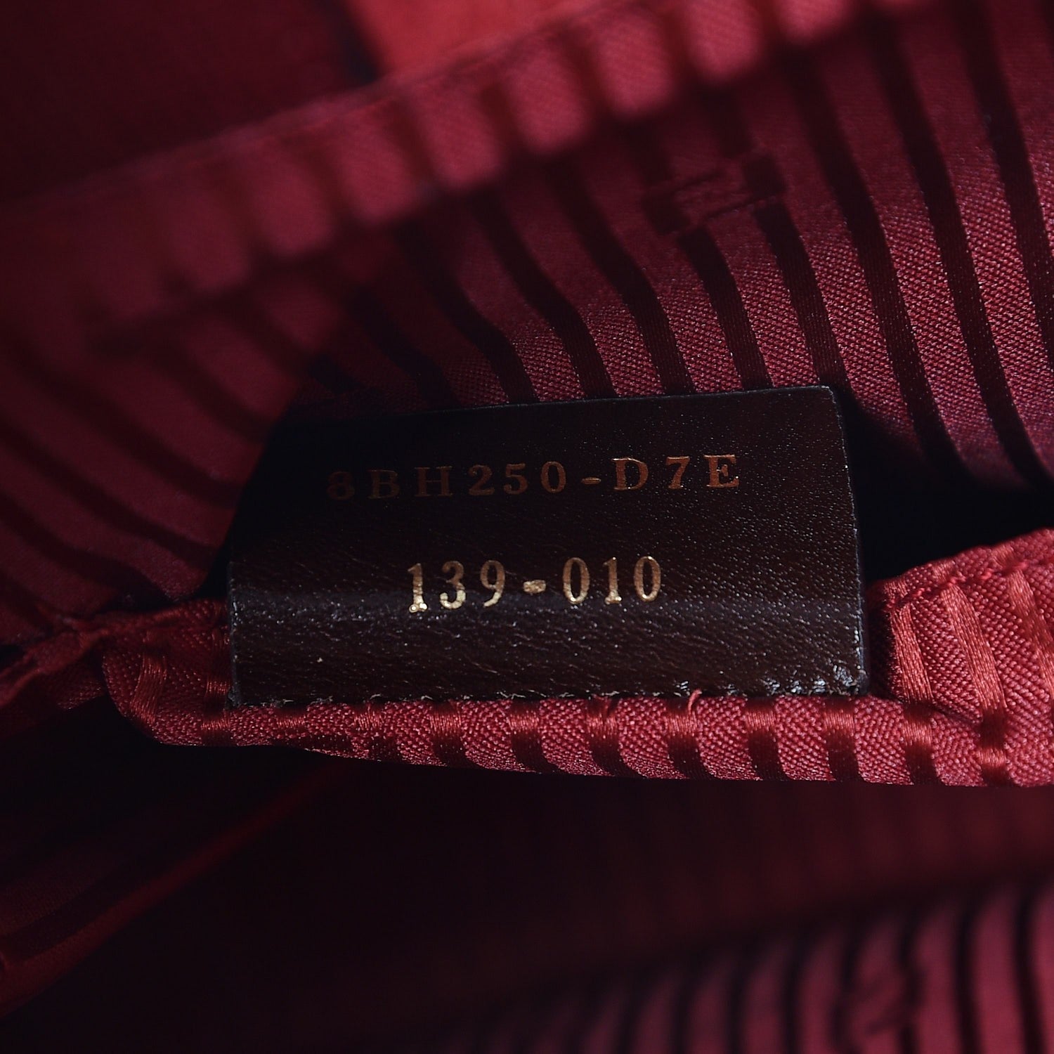 Fendi Vitello Elite Regular 2Jours Tote Rosso Scuro Ciliegia 7 of 10