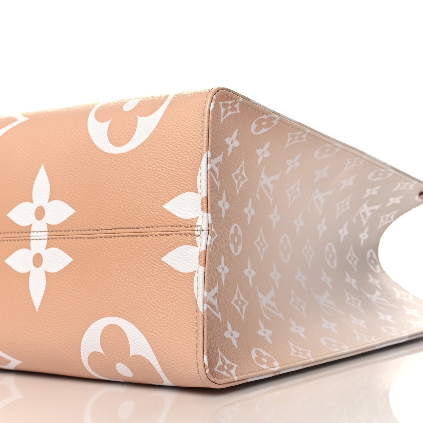 Monogram Giant By The Pool Onthego GM Brume