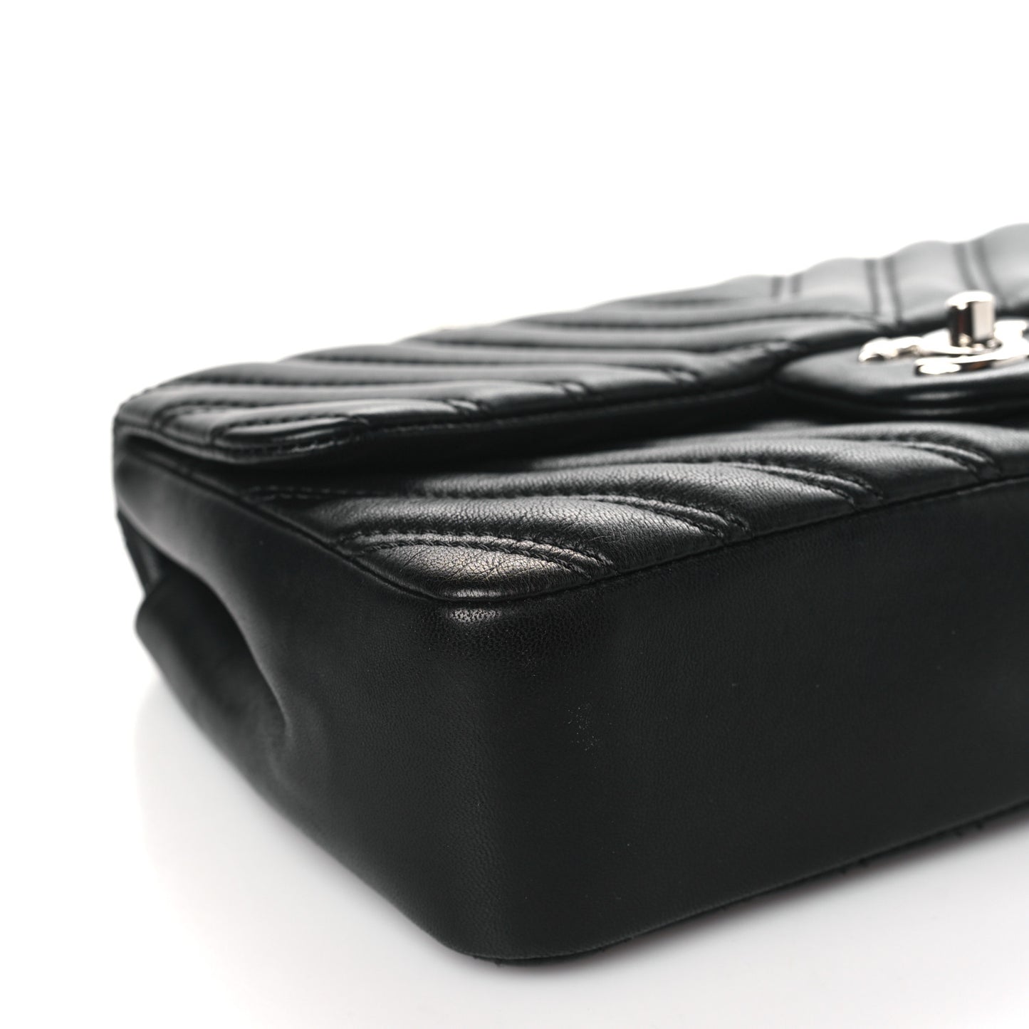 Lambskin Chevron Quilted Double Stitch Medium Single Flap Black