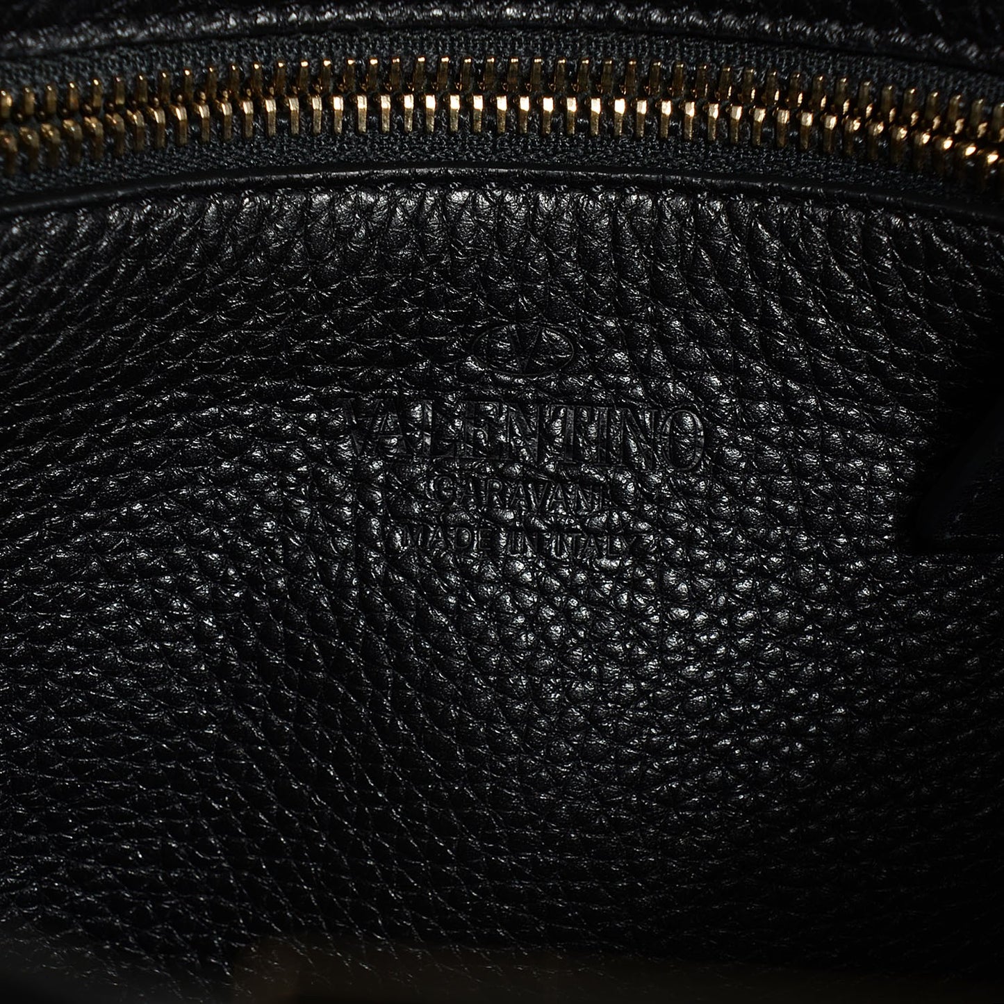 Pebbled Calfskin Small Rockstud Flip-Lock Messenger Bag Black