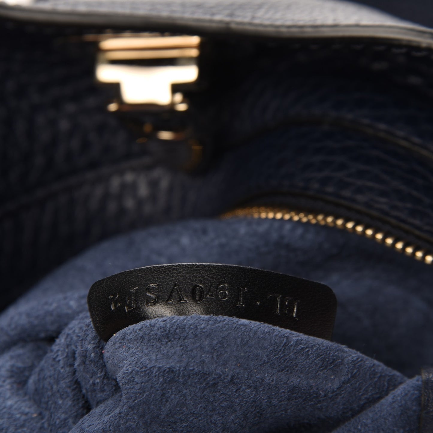 Pebbled Calfskin Medium Rockstud Tote Marine