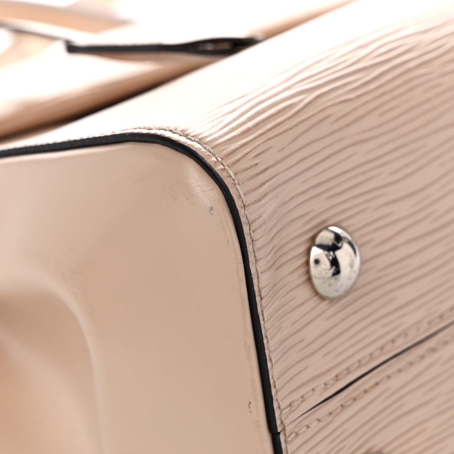 Louis Vuitton Epi Cluny MM Dune 6 of 12
