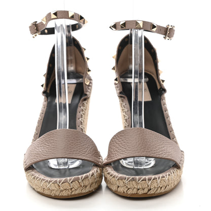 Valentino Garavani Grained Calfskin Rockstud Ankle Strap Espadrille 15/105mm Wedge Sandals 38 Poudre Natural 2 of 9
