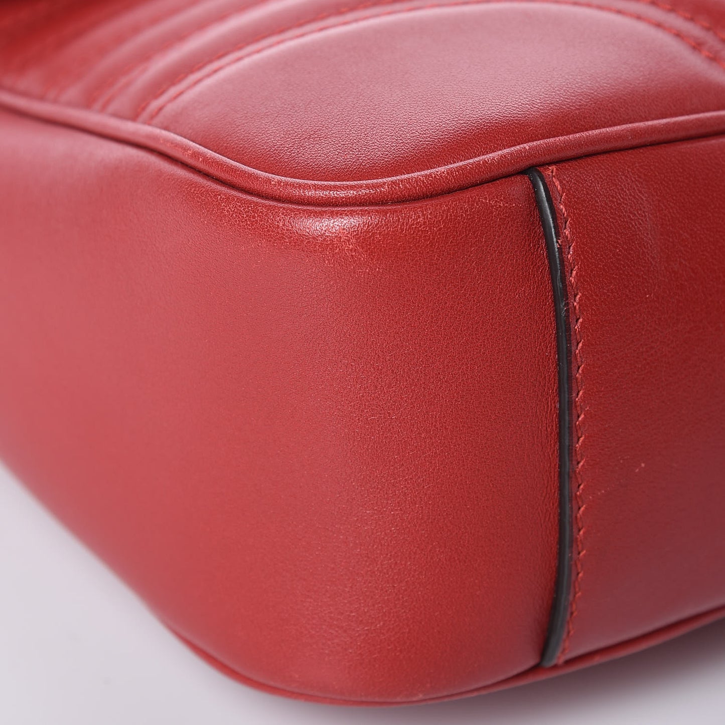 Calfskin Matelasse Medium GG Marmont Shoulder Bag Hibiscus Red