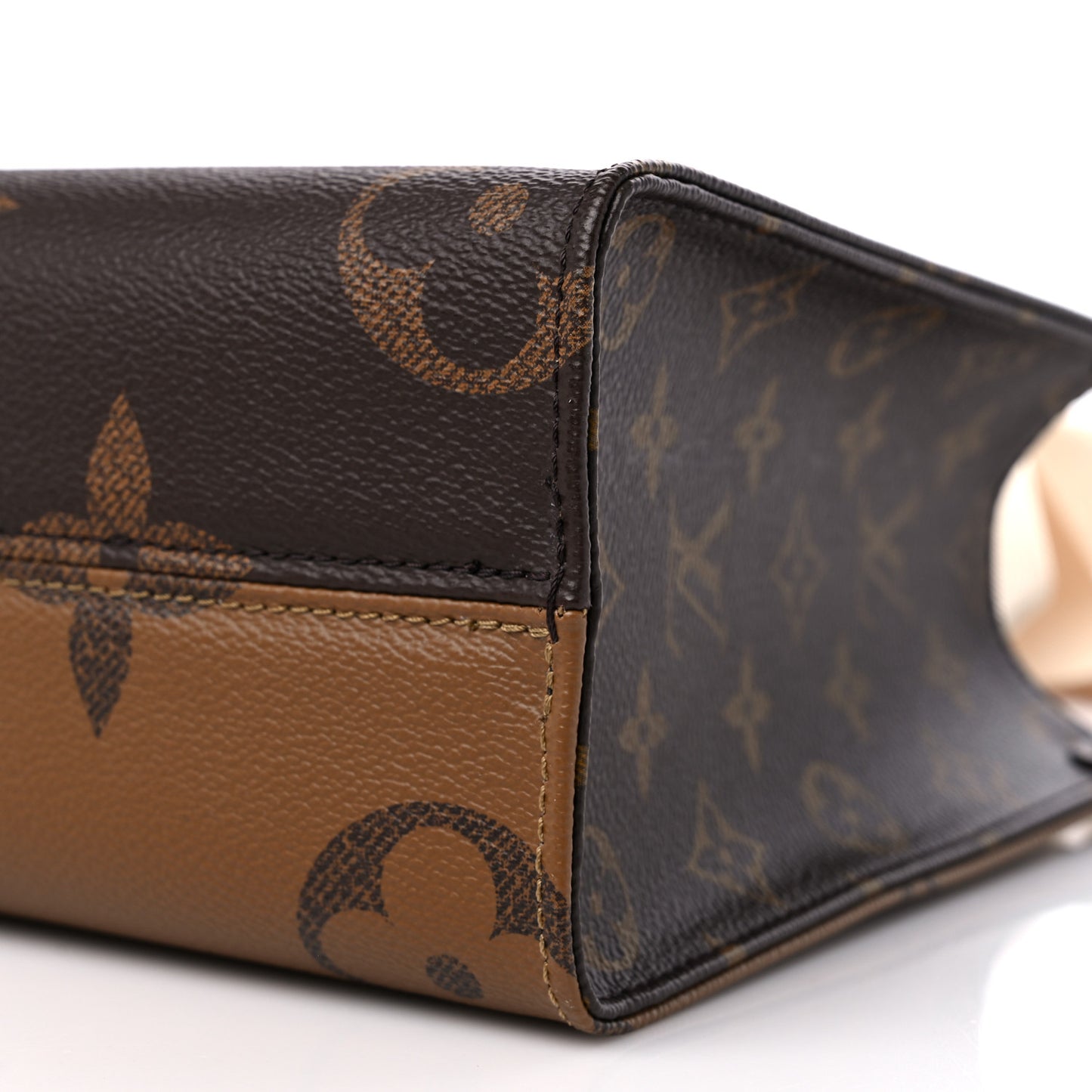 Reverse Monogram Giant Onthego PM