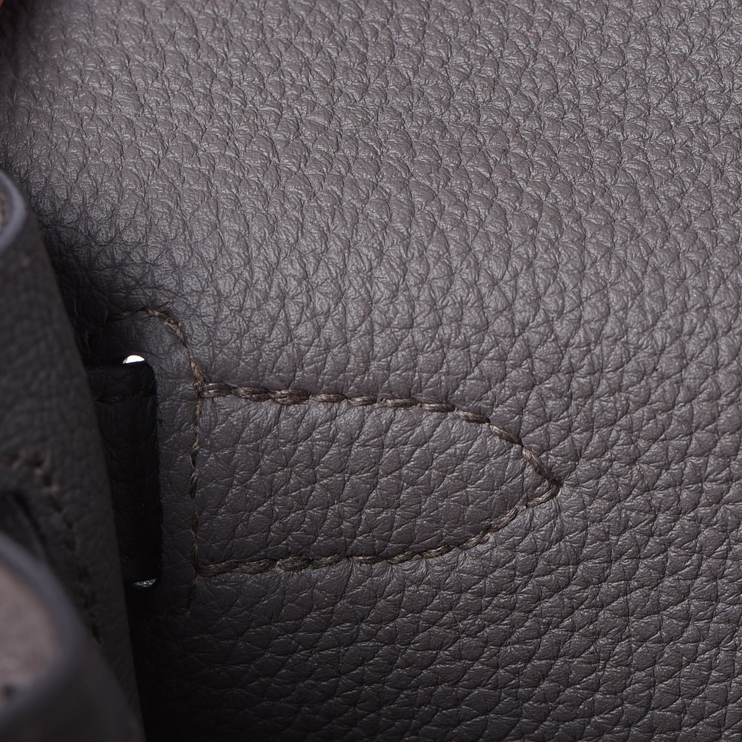 Togo Kelly Retourne 28 Etain