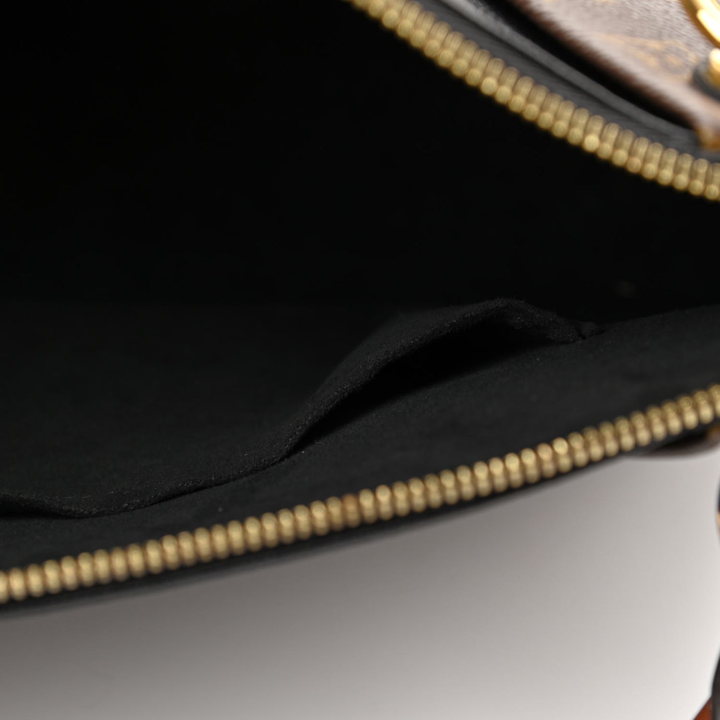 Monogram V Tote MM Black