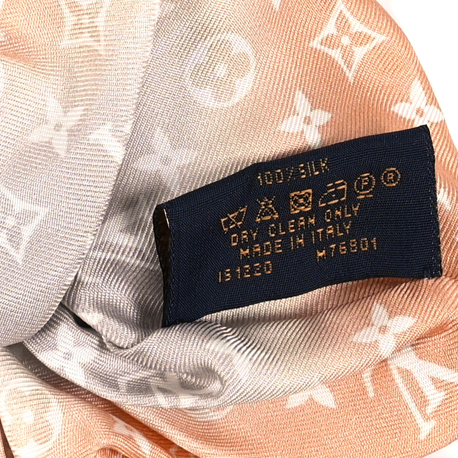 Louis Vuitton Silk By The Pool Trop Chou Scrunchy Brume 4 of 4