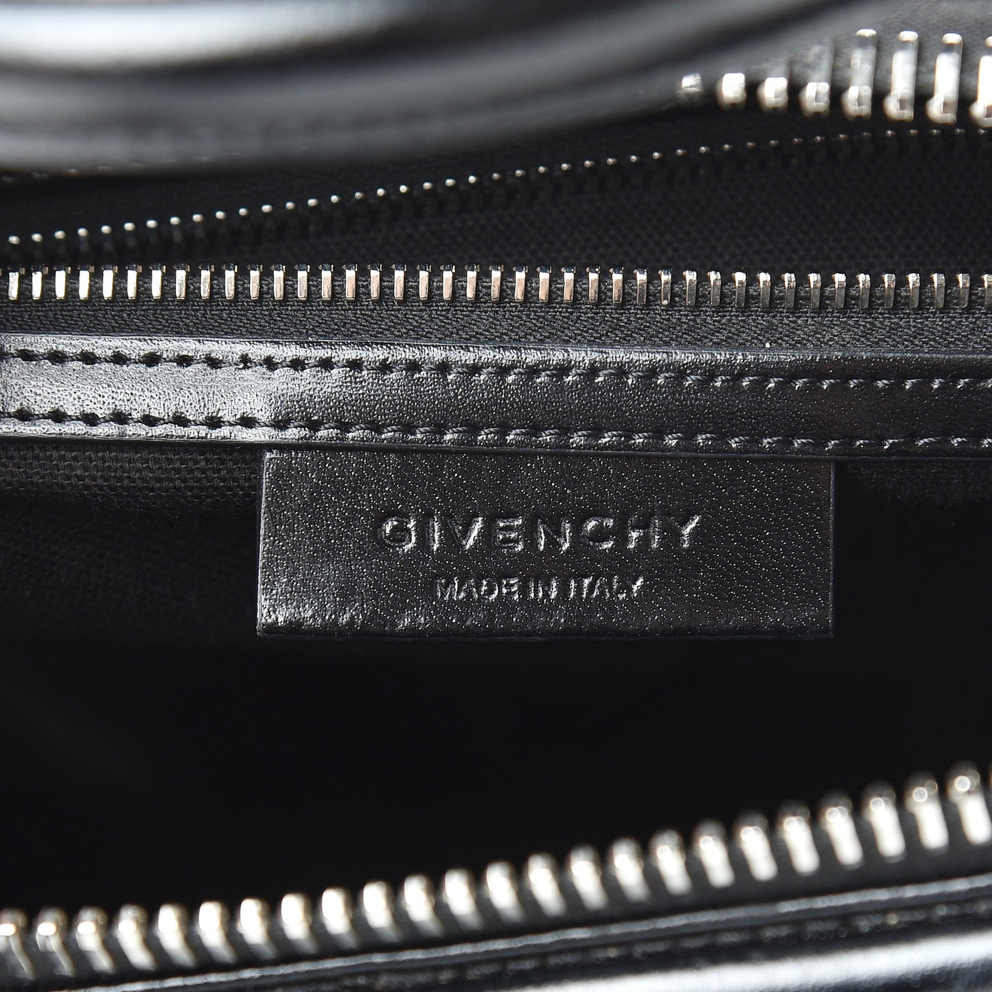 Shiny Lord Calfskin Medium Antigona Black