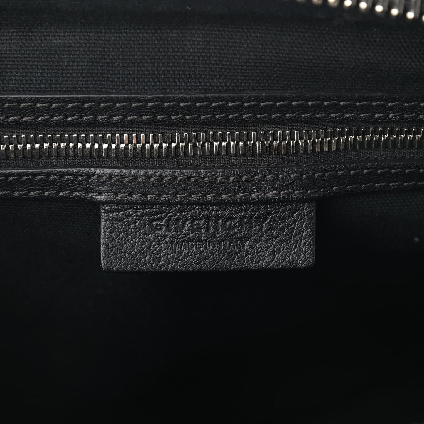 Sugar Goatskin Medium Antigona Black