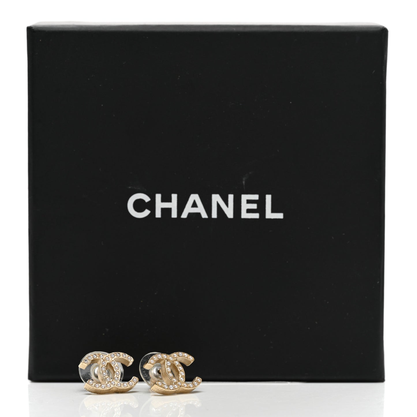 Metal Pearl CC Earrings Gold