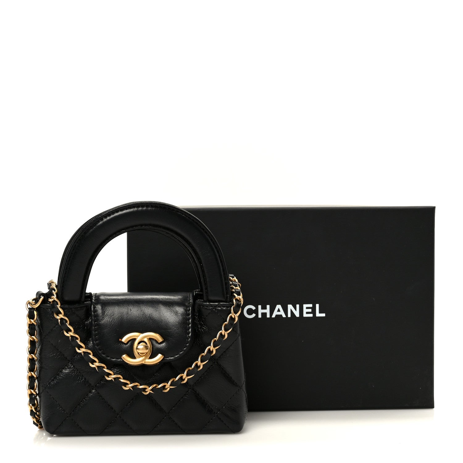 CHANEL miniになりました♡ The ultimate accessory for the modern romantic. 🎒✨ There is