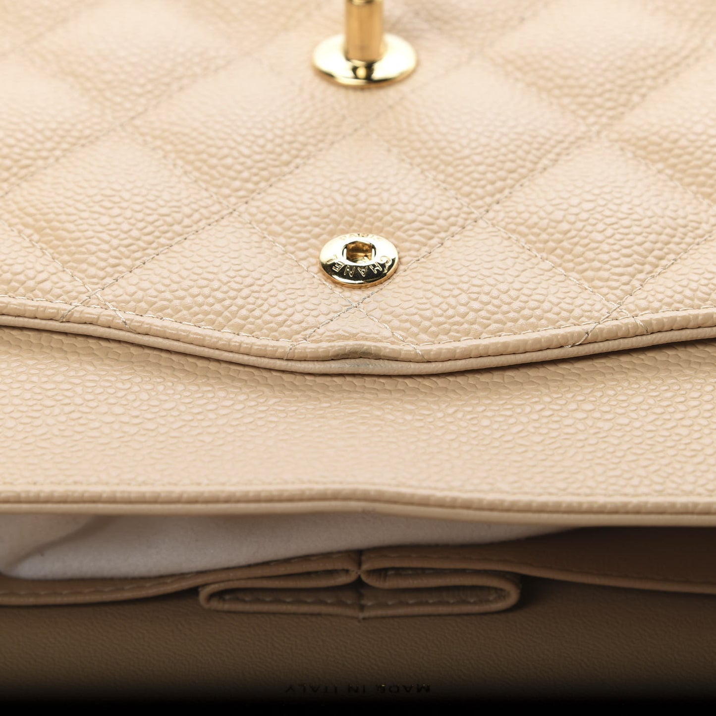 Caviar Quilted Jumbo Double Flap Beige Clair
