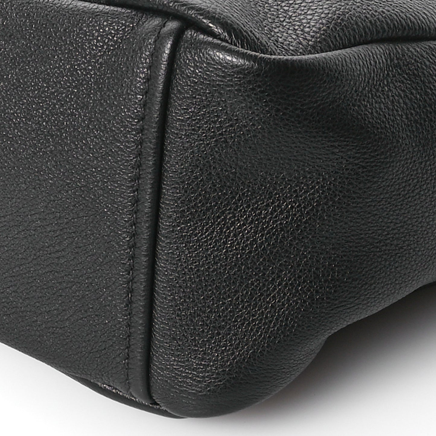Vitello Daino Medium Messenger Bag Black