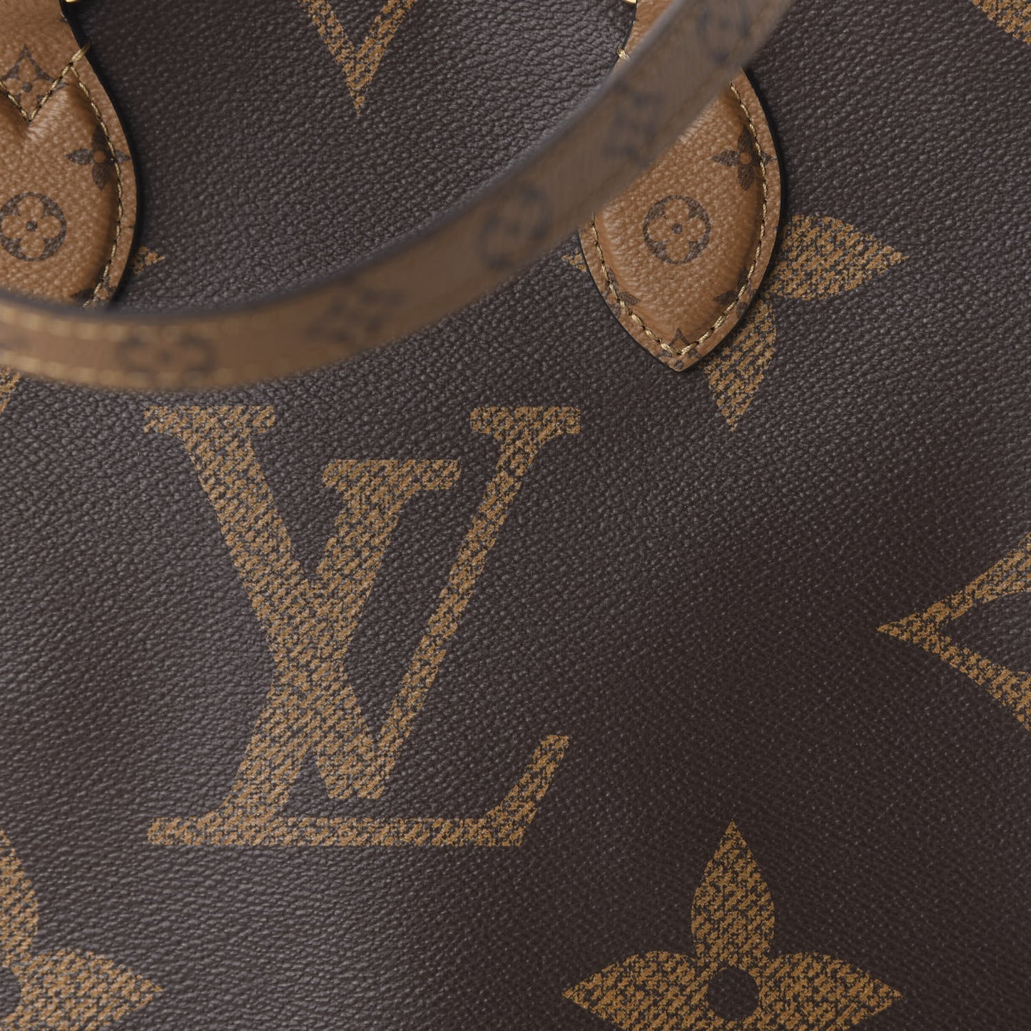 Reverse Monogram Giant Onthego MM