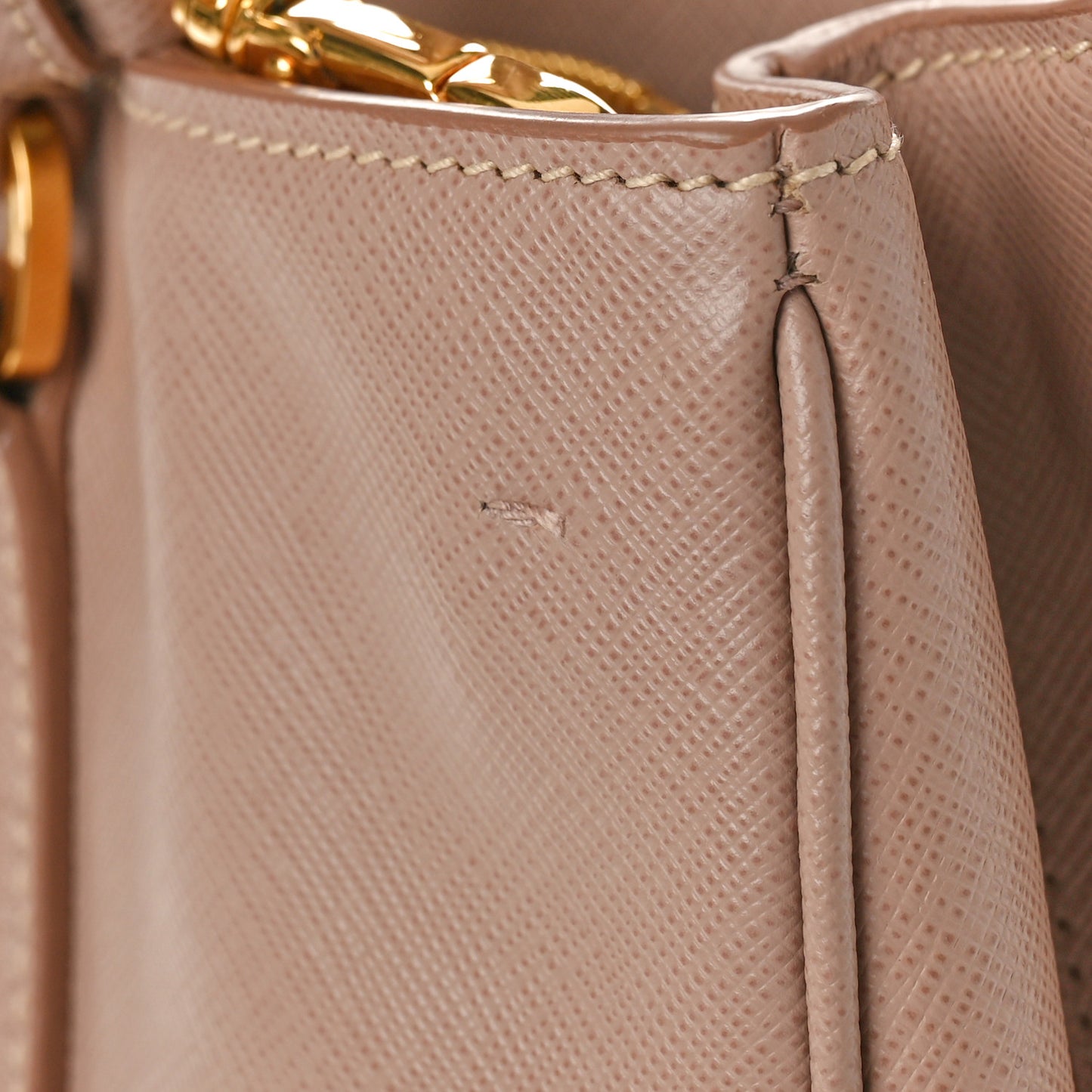 Saffiano Medium Galleria Double Zip Tote Cammeo